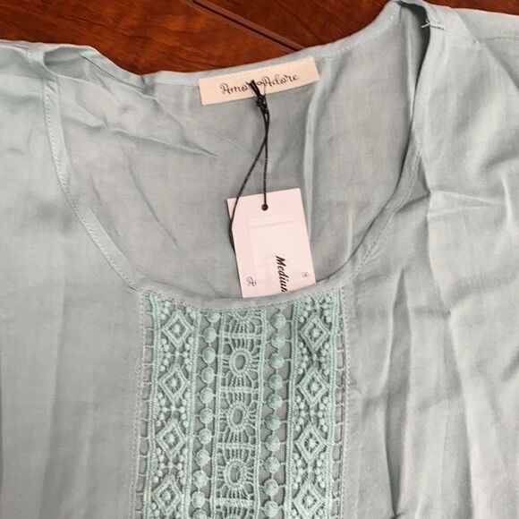 NWT Green Top - Picture 3 of 4